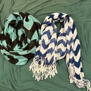 Set of 2 chevron scarfs
